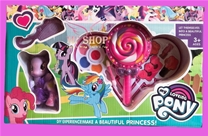 Que Kẹo Make Up 3 Ngăn + Pony - 2 Mẫu:MADE IN CHINA 
+ Hãng SX : ĐCN
+ Chất liệu : Nhựa abs an toàn
+ Ảnh thật shop chụp , sp có 2 mẫu chọn lựa : Que kem 3 ngăn 140k / Que kem + thêm Pony 150k