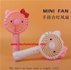 Quạt Pin Sạc Cấm Tay Hello Kitty - Trắng:MADE IN CHINA
Chất liệu : 100% nhựa cứng an toàn
1 màu như hình
SP pin sạc , có tặng kèm USB sạc
Quạt cầm tay gọn , nhẹ , có 3 chế độ mạnh dần , có đèn led
1 bộ sp bao gồm : 1 Quạt - 1 USB 
Lưu ý : SP KHÔNG BẢO HÀNH