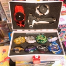 Set 8 Con Quay Beyblade Trung Quốc:MADE IN CHINA
+ Hãng SX : ĐCN
+ Chất  liệu : Nhựa abs + kim loại an toàn
+ Sp gồm 8 con quay + 1 quay dạng giật + 1 tay quay 
+ Hộp trắng & đen đều có cùng con quay & đồ quay như nhau