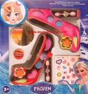 Đồ Chơi Trang Điểm Make Up - Elsa / LOL:MADE IN CHINA
+ Hãng SX : ĐCN
+ Chất liệu : Phấn - Nhựa
+ SP gồm 10 ô phấn mắt , cọ mắt & sticker