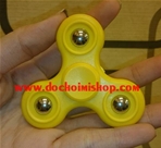 Con Quay Spinner Nhựa 3 Cánh Pi:MADE IN CHINA 
- Mẫu này KHÔNG hộp 
- Sp làm bằng nhựa  . Có 2 màu : Vàng / đen