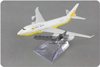 HẾT - Máy Bay Royal Brunei B747-400:- Chất liệu : Hợp kim + nhựa 

- Tỷ lệ chuẩn 1:400 so với máy bay thật

- Hàng cao cấp kèm hộp ( như hình ) 

- SP là mô hình tĩnh . Thích hợp để trưng bày & sưu tầm 