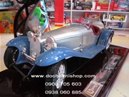 ALFA ROMEO 8C 2300 SPIDER TOURING :ALFA ROMEO 8C 2300 SPIDER TOURING
TỶ LỆ 1:24
HÃNG : BBURAGO
MÀU : XANH 
ĐẾ GỖ SANG TRỌNG
GIÁ : Vui lòng gọi