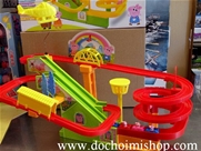 Ray Peppa Pig Ngồi Xe Hơi 889-77:Ray Peppa Pig ngồi xe hơi 889-77
Xuất xứ Trung Quốc
Chất liệu Nhựa ABS an toàn cho trẻ em.
Ray heo Peppa gồm 4 bé heo ngồi xe hơi chạy trượt trên 2 làn xe tự động và chạy vòng quanh ray. Máy bay xoay vòng quanh trục.
Sản phẩm dùng pin 2A, có âm thanh dễ thương.
Website www.dochoimishop.com
Phone 0908.705.603 - 0938.060.885
#peppapig