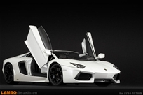 LAMBORGHINI AVENTADOR LP 700-4 1:24:MÔ HÌNH TĨNH LAMBORGHINI AVNETADOR LP700-4 1:24
Hãng : Maisto
Tỷ lệ 1:18
Màu : TRẮNG - CAM - ĐEN 
Mô hình tĩnh làm bằng Hợp kim cao cấp , được Sơn tĩnh điện bên ngoài