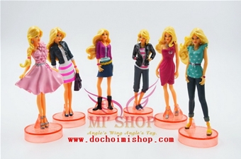 HẾT HÀNG------Bộ 6 Nhân Vật Barbie Girls: - NO BOX ( Không có hộp )

- Chất liệu : Nhựa PVC + ABS an toàn

- Xuất xứ : Trung Quốc

- SP làm nhái theo các mô hình của Mỹ . Giá rẻ . Chất lượng tạm ổn
